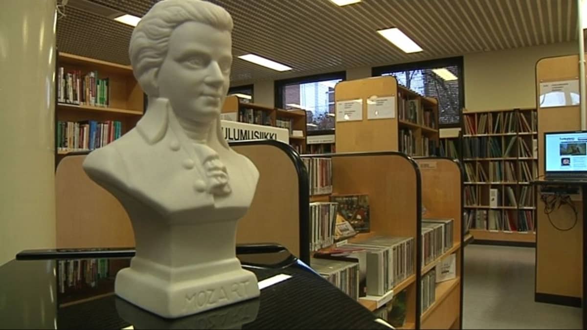 Mozartin rintakuva musiikkikirjastossa