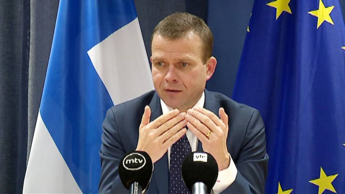 Sisäministeri Petteri Orpo (kok.) kommentoi EU:n asedirketiiviä Brysselissä 20. marraskuuta.
