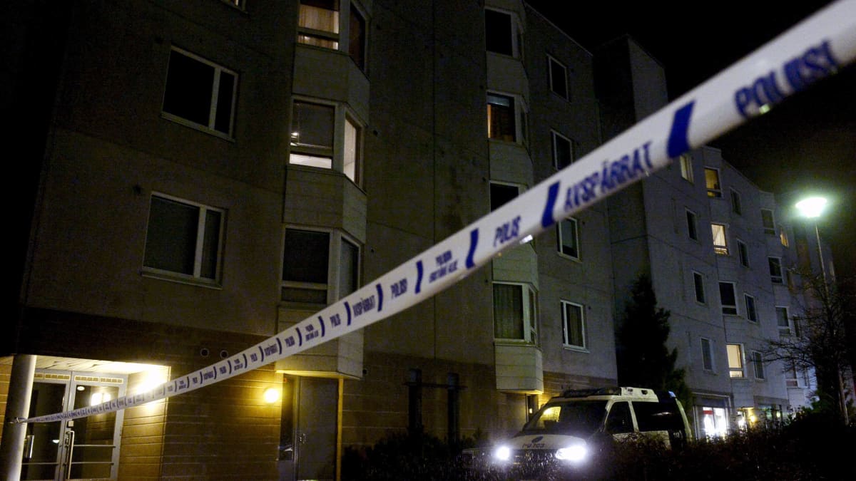 Poliisin eristysnauhaa Myyrmäessä Vantaalla 30. marraskuuta.