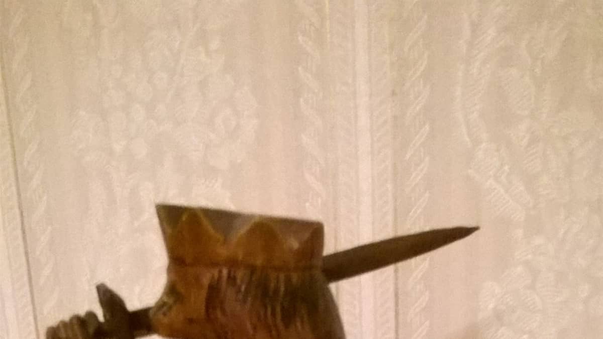 Puinen Suomen leijona.