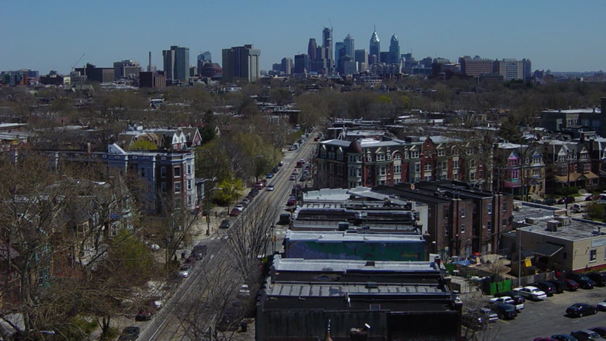 Philadelphian kaupunkimaisemaa Baltimore Avenueta pitkin keskustaa kohti.