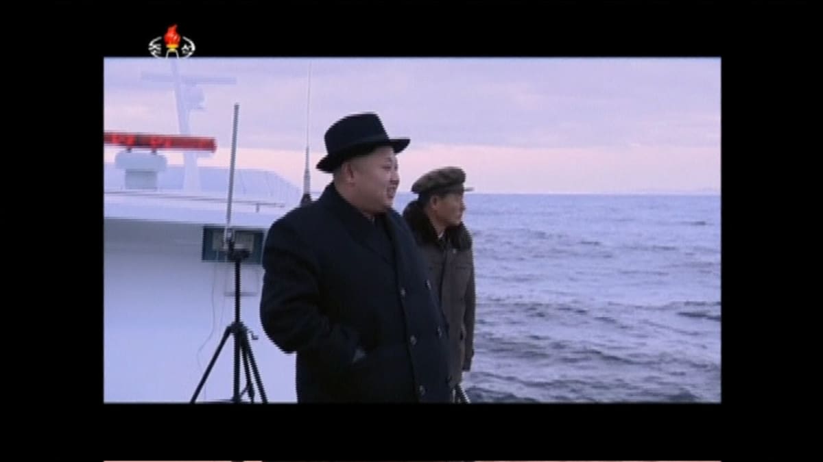 Pohjois-Korean johtaja Kim Jong-un seuraamassa ohjuskoetta. 