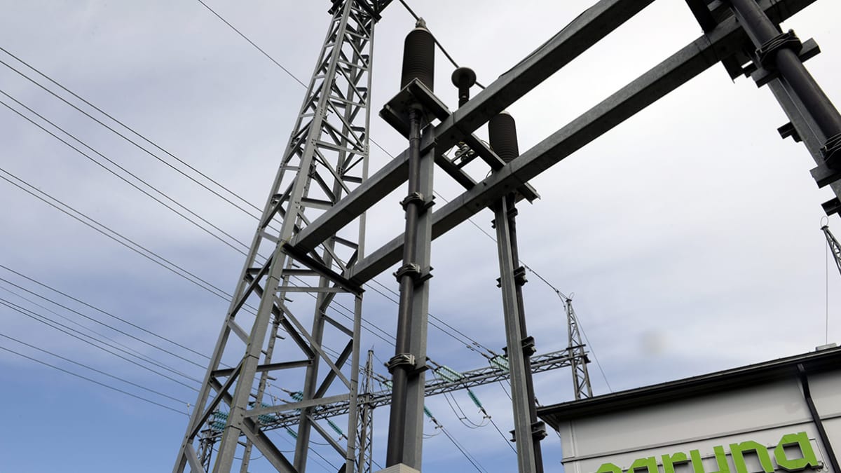  Sähkönsiirtoyhtiö Carunan sähköverkkoa Espoossa  3. heinäkuuta 2014.