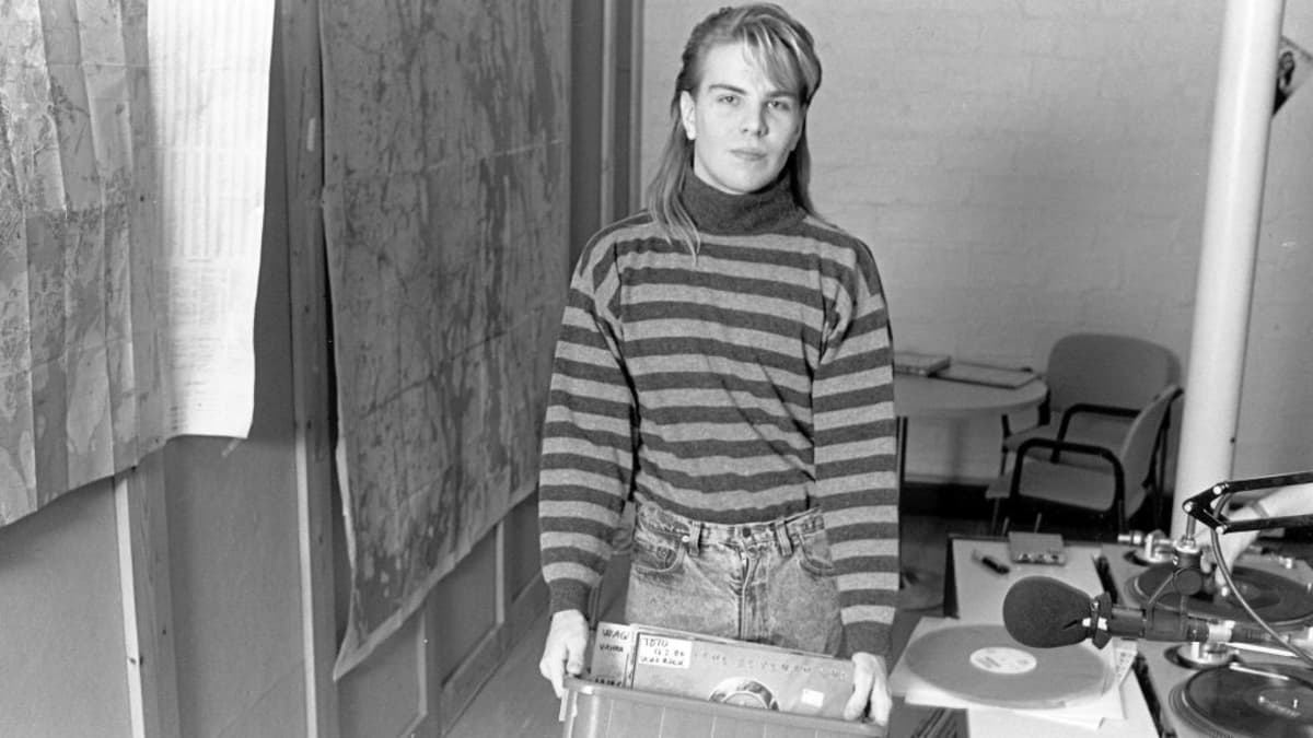 Jari Karjalainen toimitti nuorena miehenä 1980-luvun lopussa musiikkiohjelmaa Radio Jyväskylässä.