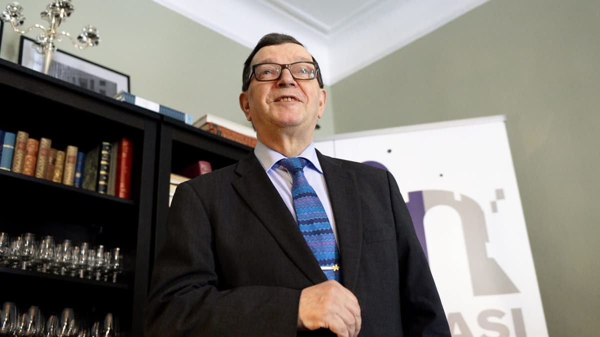 Keskustalainen europarlamentaarikko Paavo Väyrynen