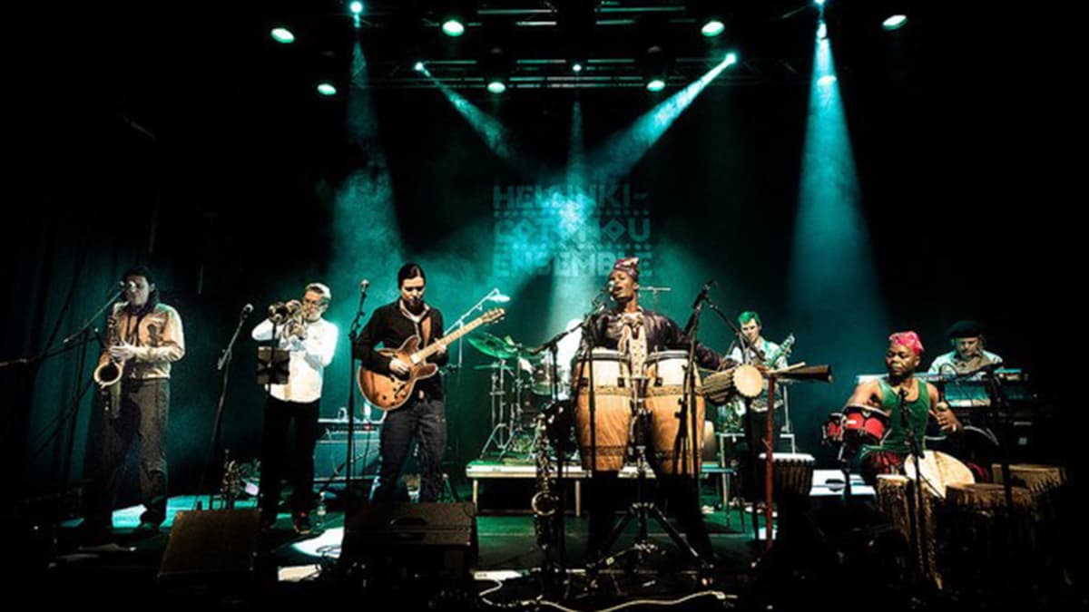 Helsinki-Cotonou Ensemble  lavalla.