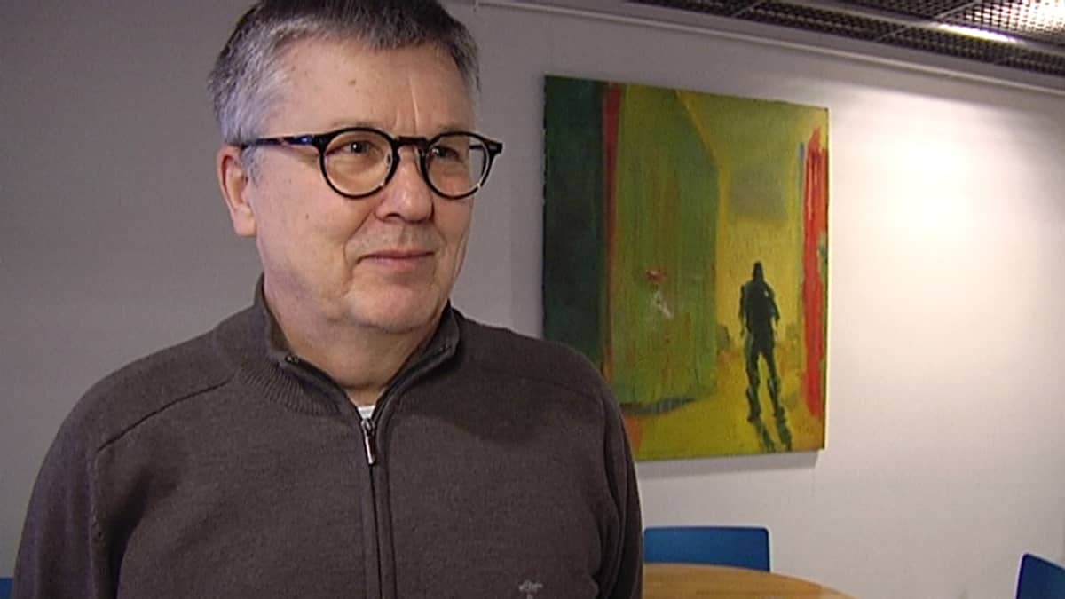 Professori Ari Salminen on perehtunyt hyvään ja eettiseen johtamiseen.