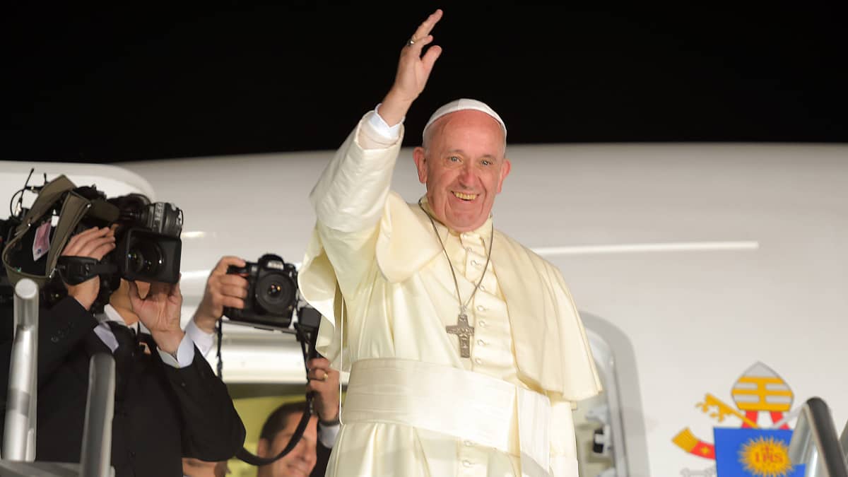 Paavi Franciscus lähdössä kotimatkalle Meksikosta.