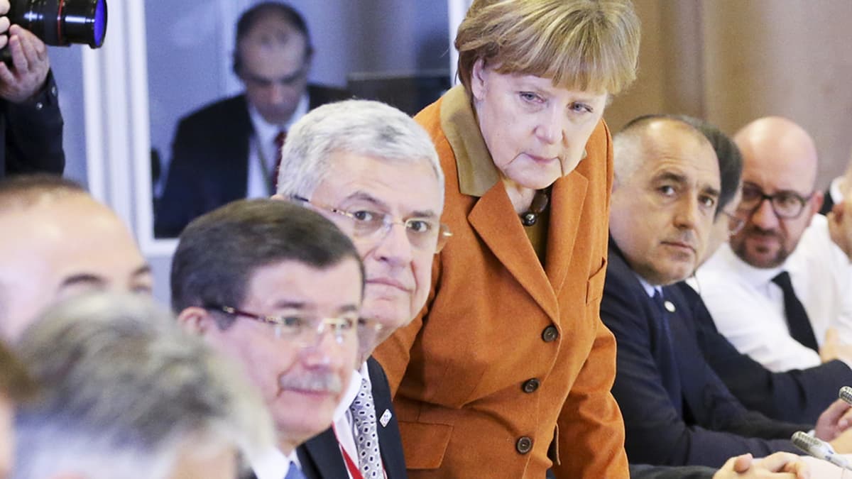 Turkin pääministeri Ahmet Davutoglu ja EU-johtajat hakevat ratkaisuja pakolaiskriisiin Brysselissä.