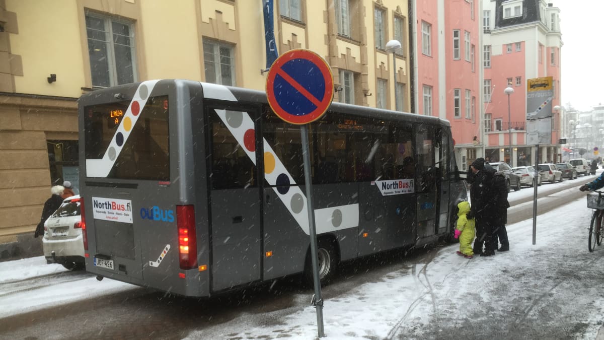 Oulun keskustassa liikennöidään kolmella eri citybussilinjalla