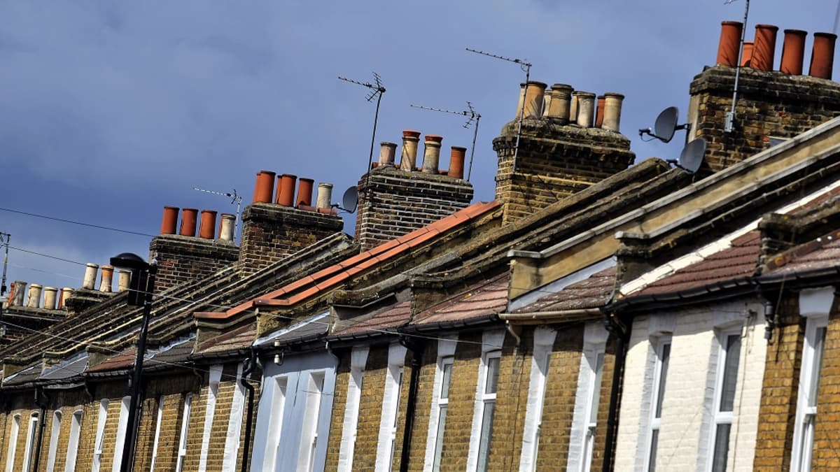 Talorivistö. Lontoon asuntokuplan puhkeamista on povattu pitkään, mutta asunnoille on löytynyt ostajia ja vuokraajia myös hyvän työllisyystilanteen takia.