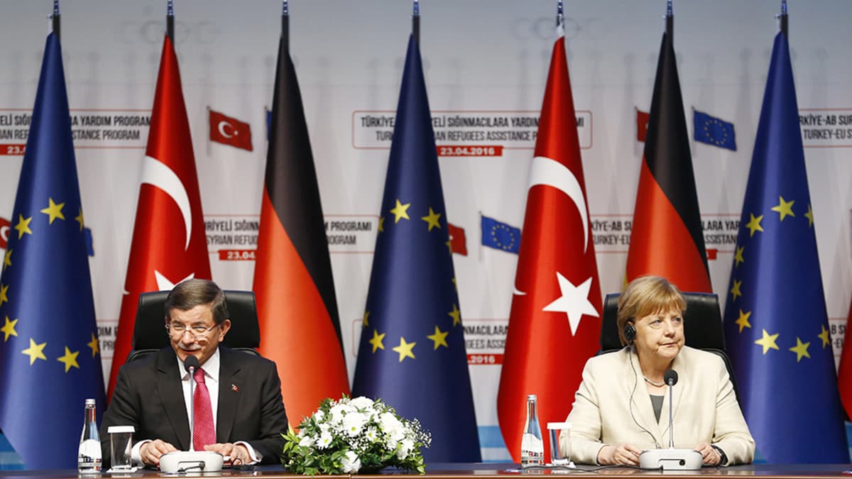 Ahmet Davutoglu ja Angela Merkel 