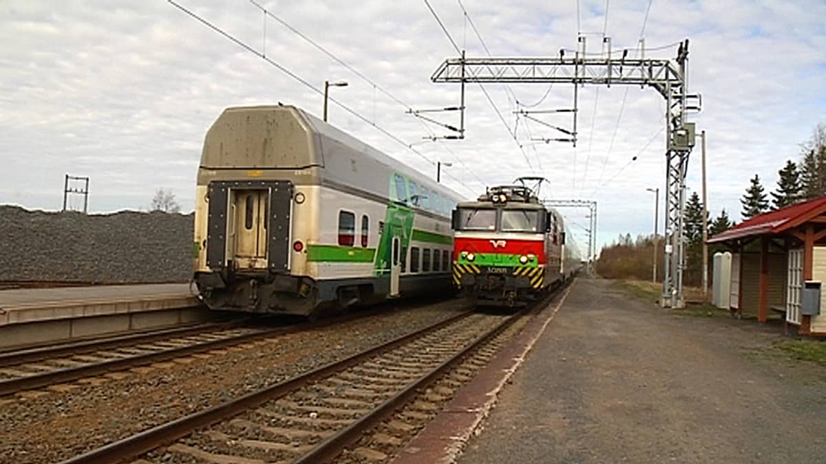 Junat Seinäjoelta ja Vaasasta pysähtyivät vielä vapun jälkeisellä viikolla Isossakyrössä.