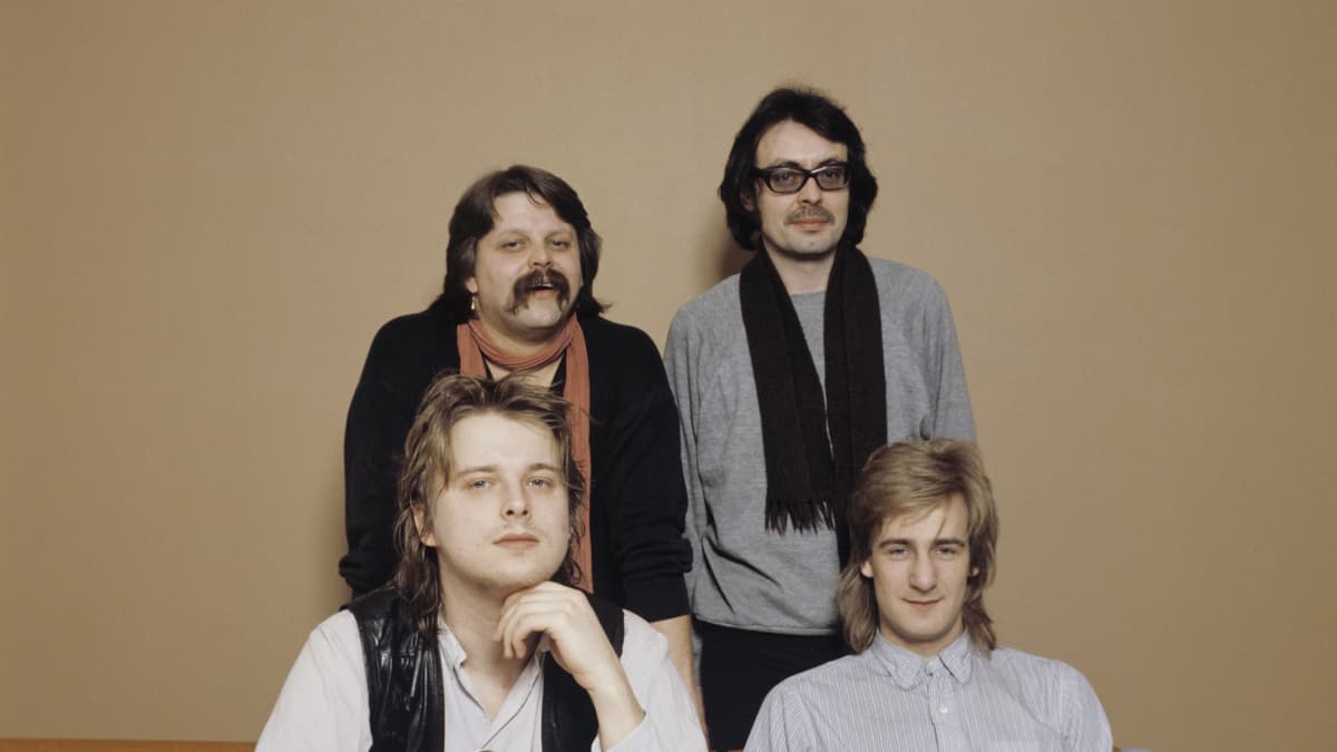 Pedro Hietanen (takana vasemmalla) soitti Riki Sorsan (edessä oikealla) Suomen Euroviisu-edustajaksi valitussa yhtyeessä vuonna 1981.