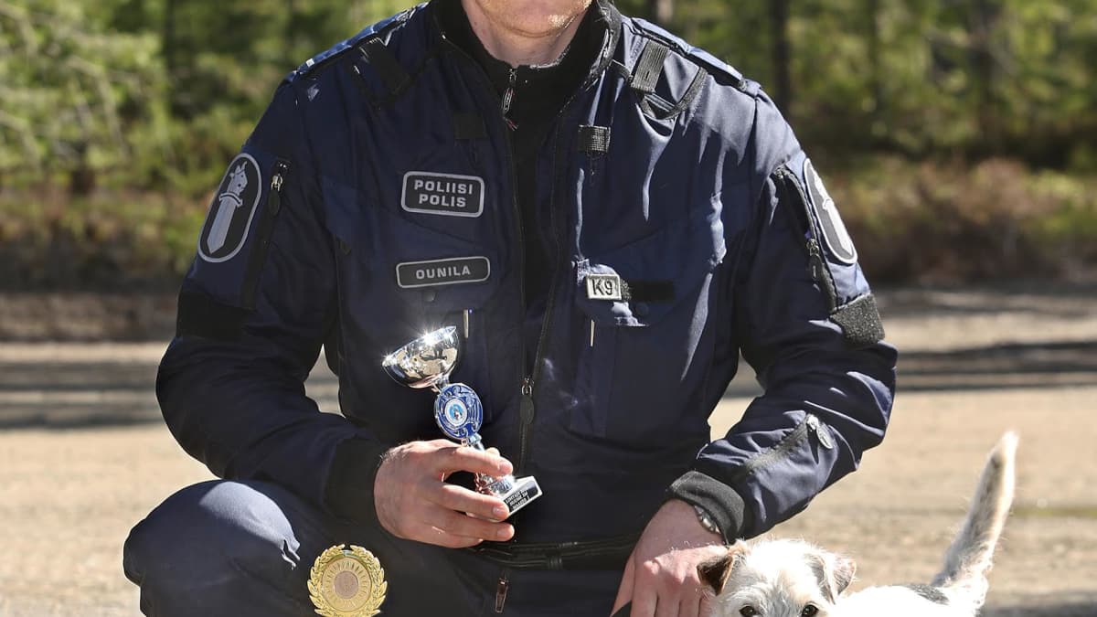 Miikka Ounila ja Jekku-koira voittivat poliisin huumekoirien SM-kisat.