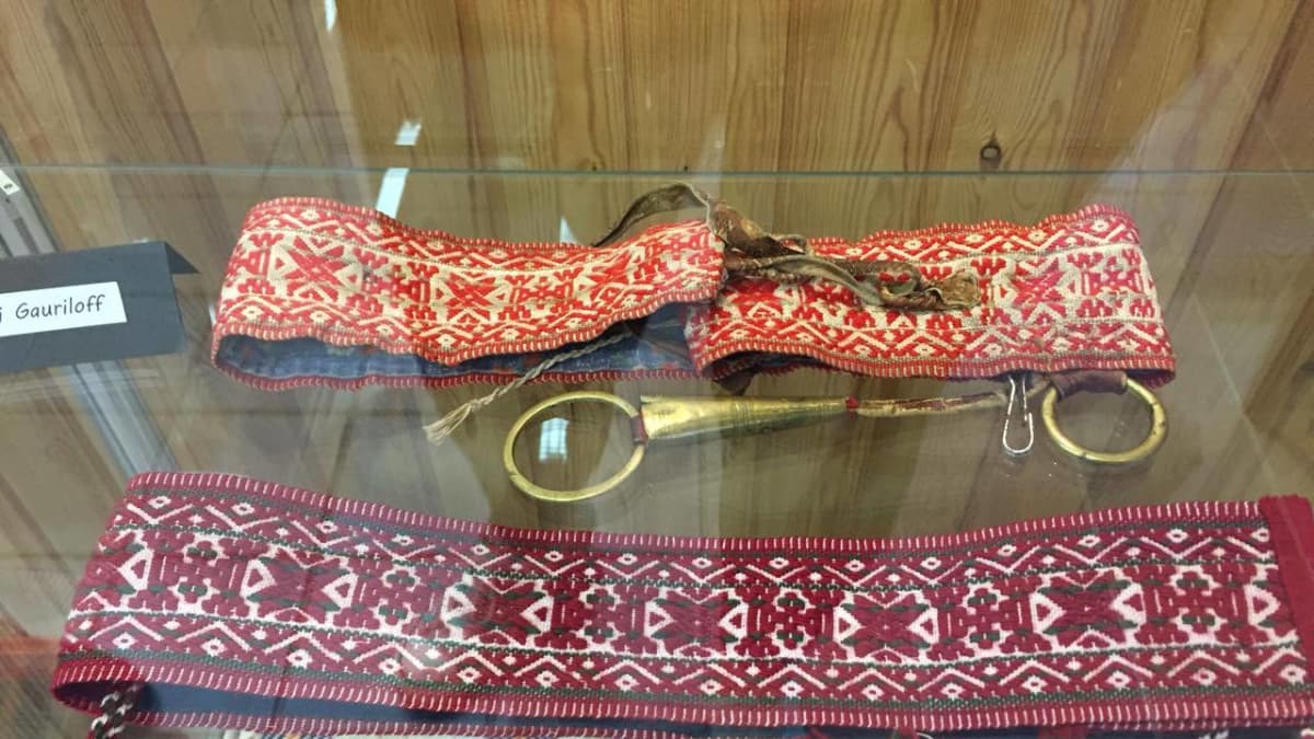 1900-luvulla tehty kolttasaamelaisen naisen lankavyö elvytettiin tähän päivään. Tekijä Heidi Gauriloff.