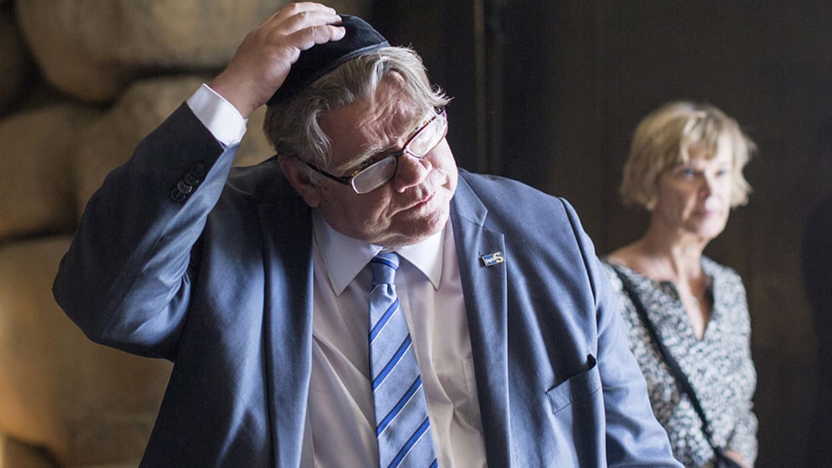 Ministeri Timo Soini Yad Vashem -holokaustimuseossa Jerusalemissa 1. kesäkuuta 2016.