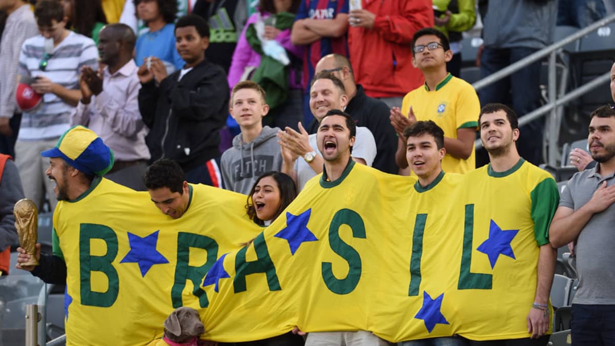 Brasilian kannattajia katsomossa.