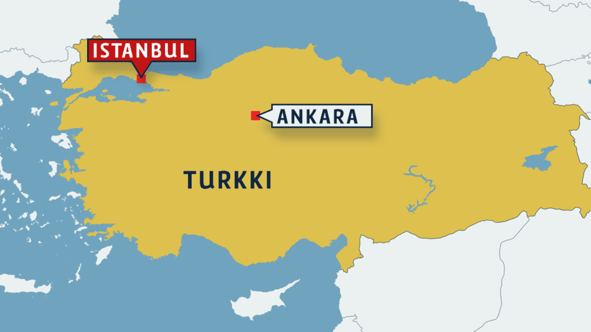 Sotilashelikopterit ja panssarivaunut tulittavat Ankarassa | Yle Uutiset