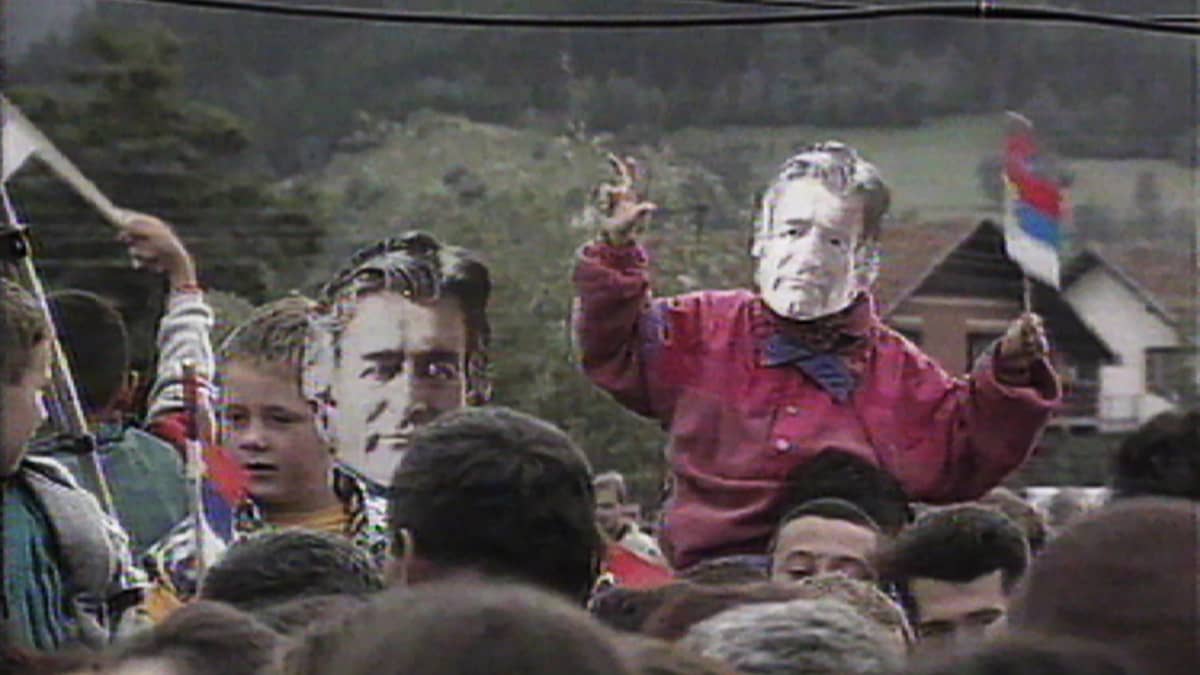 Bosnian serbien johtajan Radovan Karadžićin kannattajia.