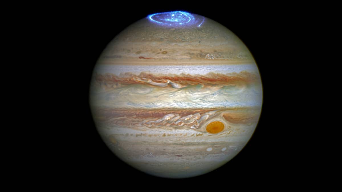 Revontulia Jupiterin pohjoisessa osassa.
