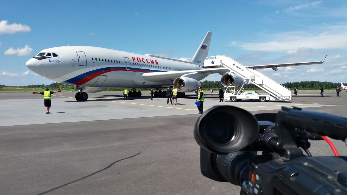 Putinin lentokone laskeutui Turun lentoasemalle.