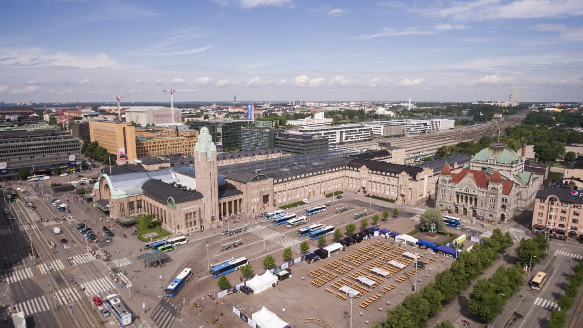 Helsingin rautatieasema ilmakuvassa.