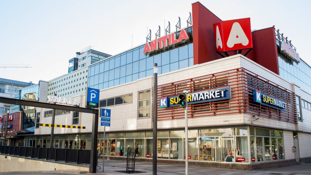Anttilan tavaratalo Oulun keskustassa.