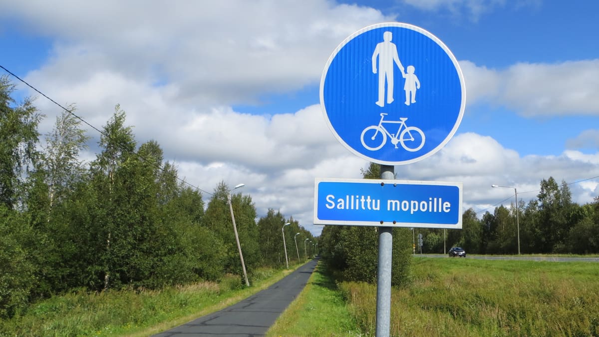 Hämeenlinnaan tulee lisää mopoille sallittuja pyörätieosuuksia | Yle Uutiset