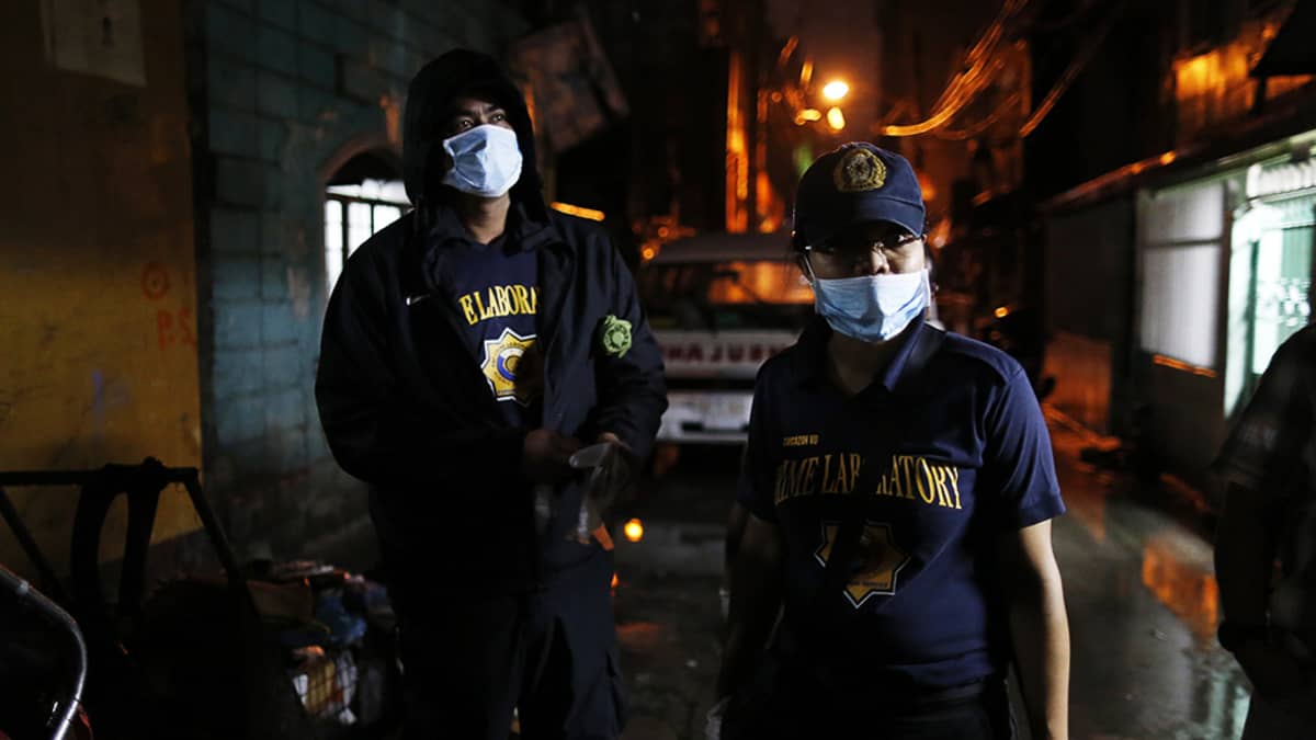 Huumeidenvastaiseen operaatioon osallistuneita filippiiniläisiä rikostutkijoita.