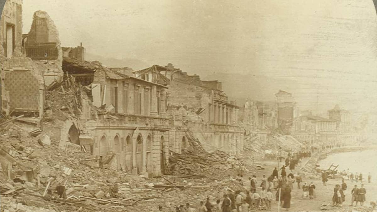 Arkistokuva Messinan maanjäristyksestä vuonna 1908.
