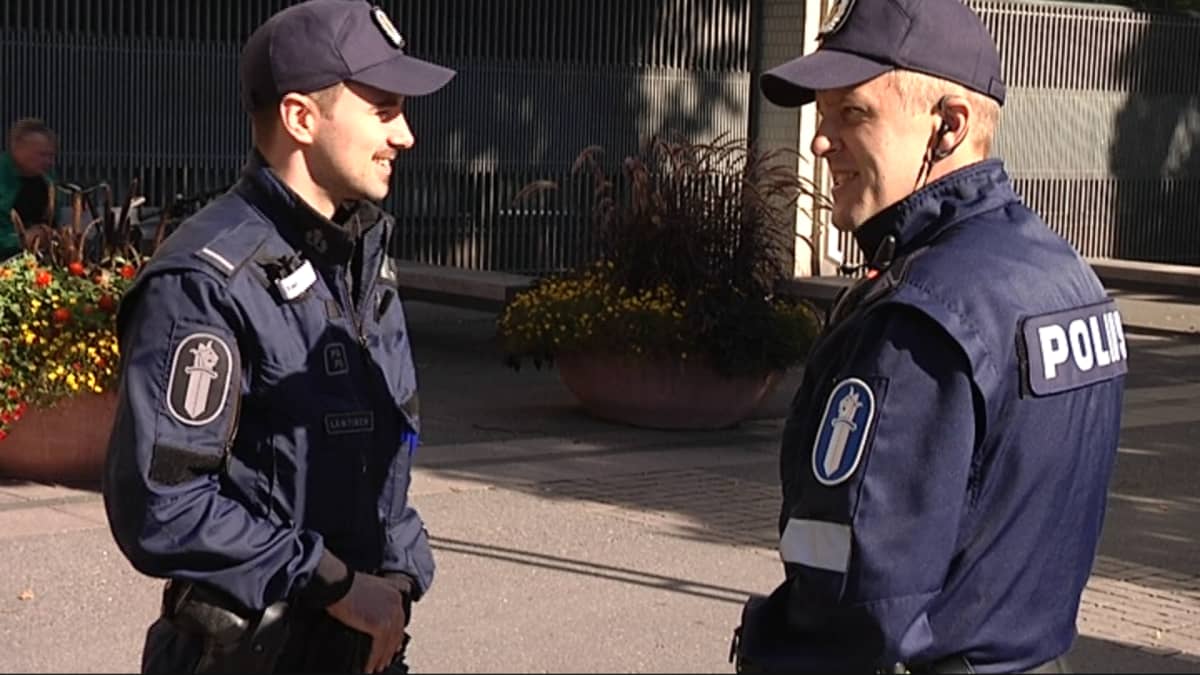 Poliiseja vähennetään Lounais-Suomessa – jalkapartiointi käy entistä  harvinaisemmaksi | Yle Uutiset