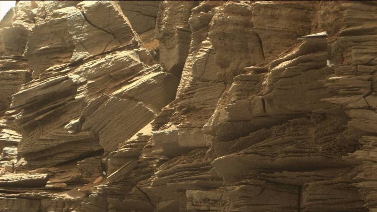 Kivikerrostumia Murray Buttesin alueelta Sharp-vuoren juurelta Marsista.
