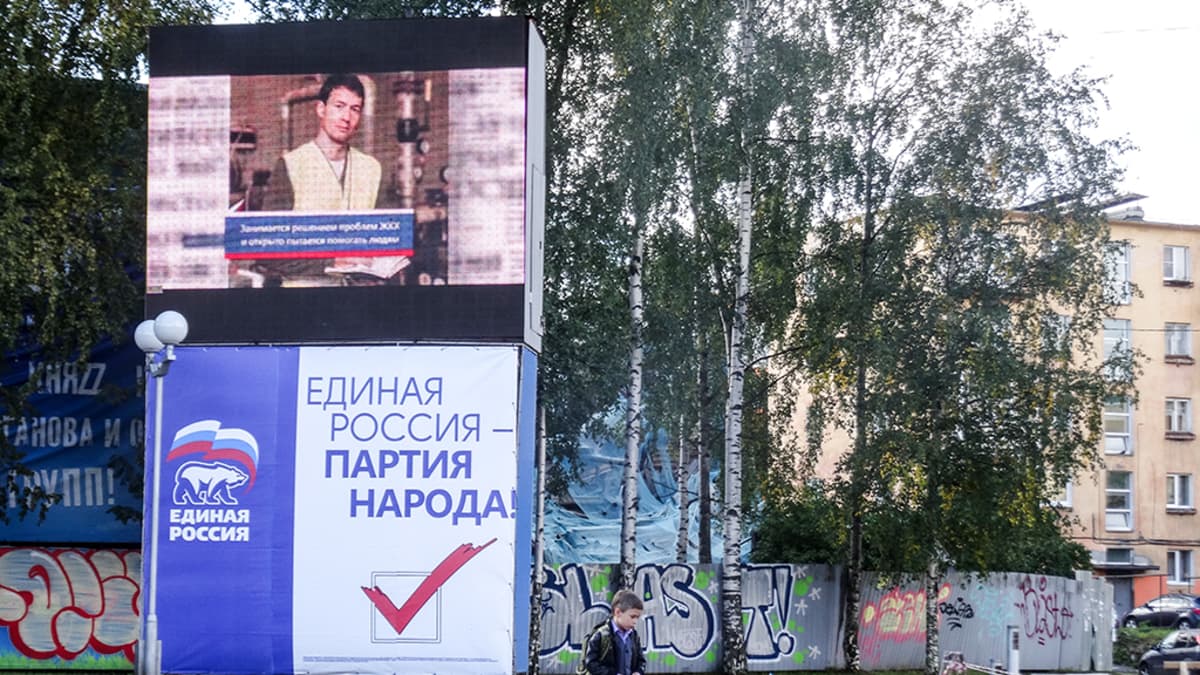 Yhtenäisen Venäjän vaalimainoksia näkyy enemmän kuin minkään muun puolueen mainoksia Petroskoissa.