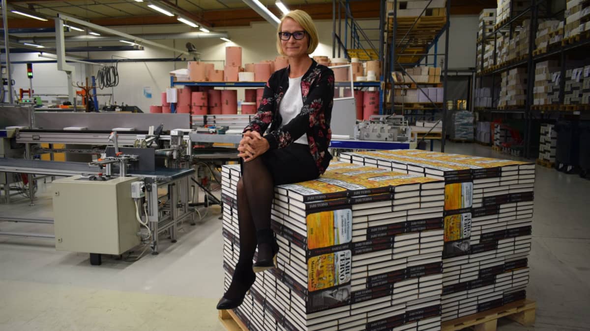 Minna Kokka on johtanut Otavan Kirjapainoa Keuruulla yhdeksän kuukautta.
