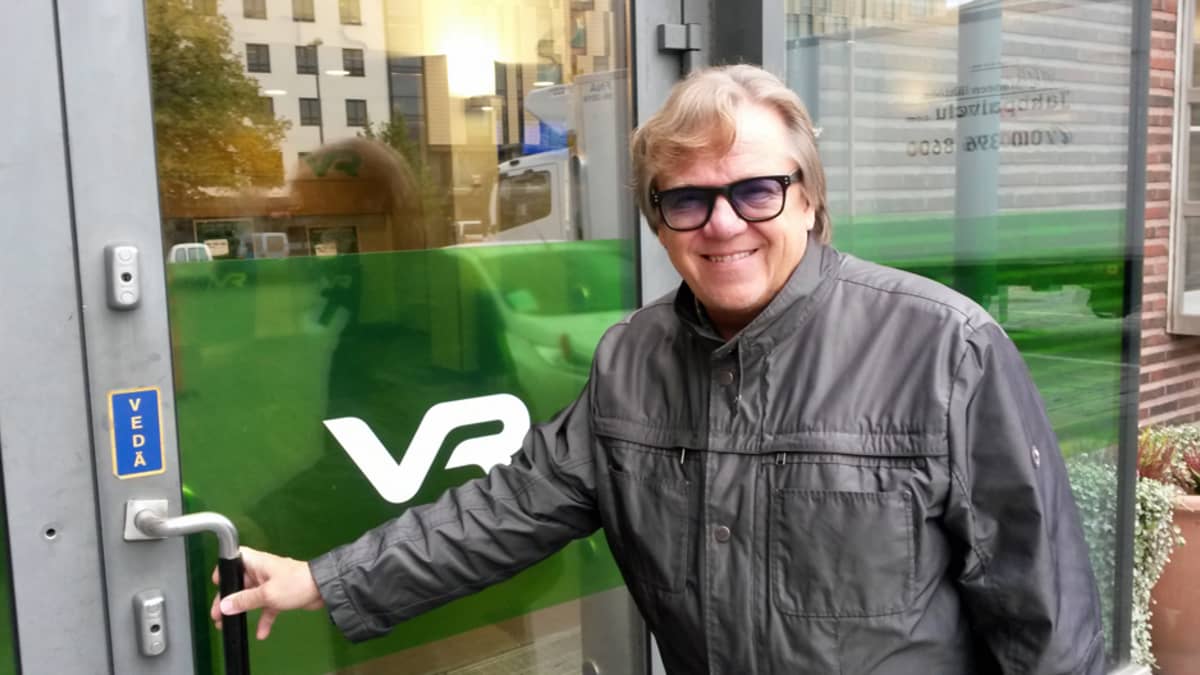 Mikko Alatalo Tampereen rautatieasemalla