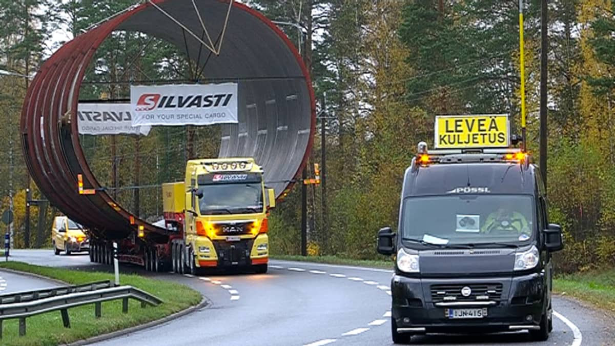 Suomen suurin maantiekuljetus keräsi katsojia – ensi viikolla vuorossa  pisin kuljetus | Yle Uutiset