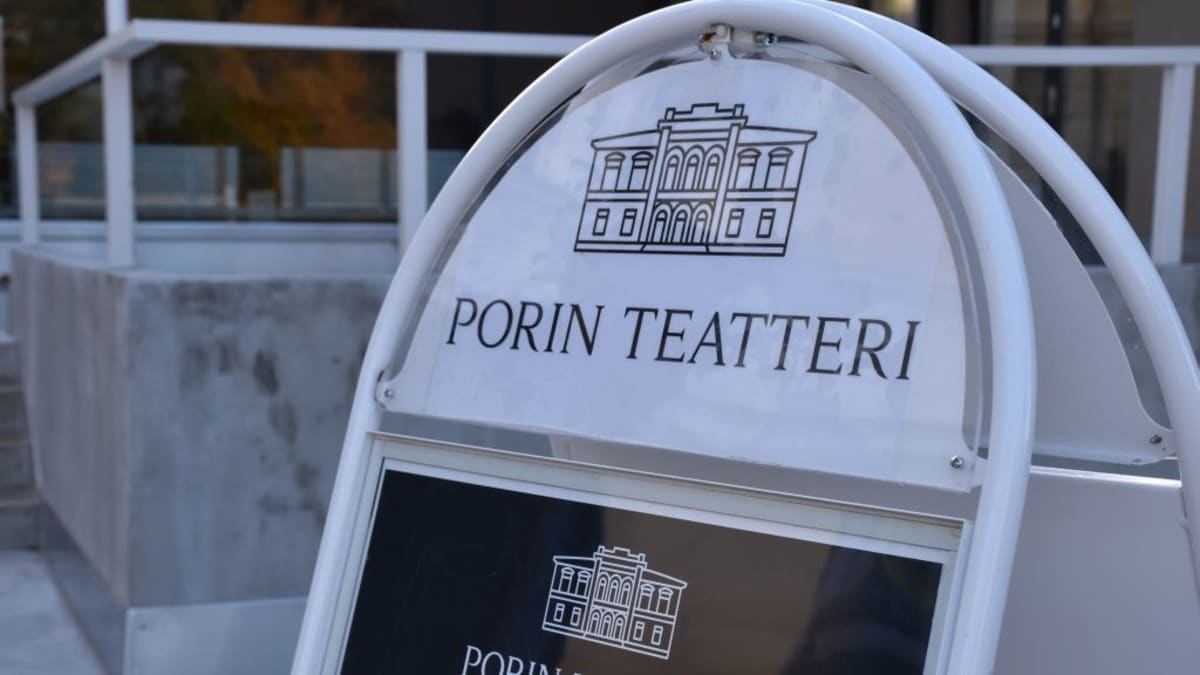 Porin Teatterin kyltti.