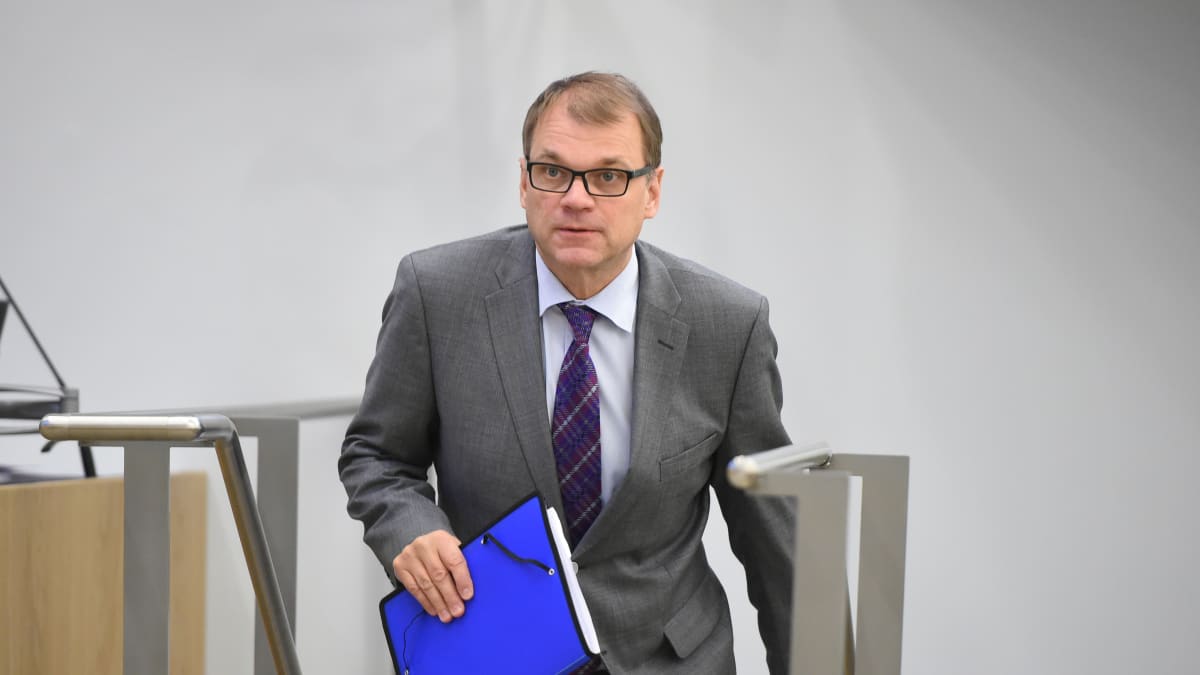 Juha Sipilä eduskunnan täysistunnossa 5. lokakuuta.