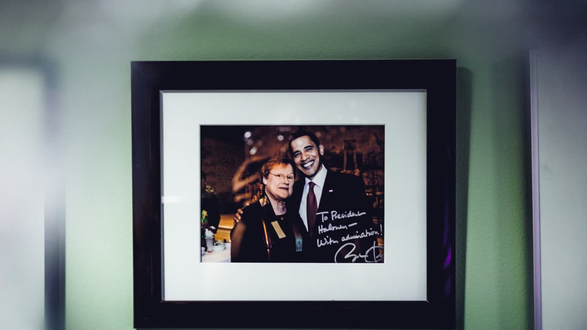 Valokuva kuvasta, jossa Halonen on Barack Obaman kanssa.