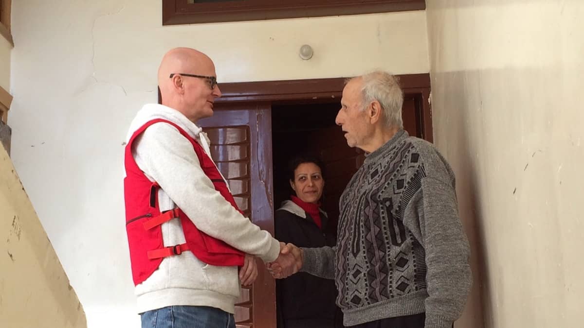 Jyri Rantanen tapasi avunsaajia kenttävierailulla Syyrian Homsissa vuonna 2015