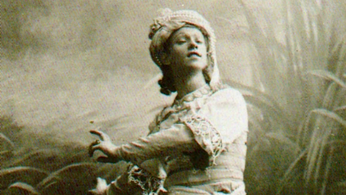 Vaslav Nijinsky tanssijana Le Talisman -baletissa vuonna 1909.