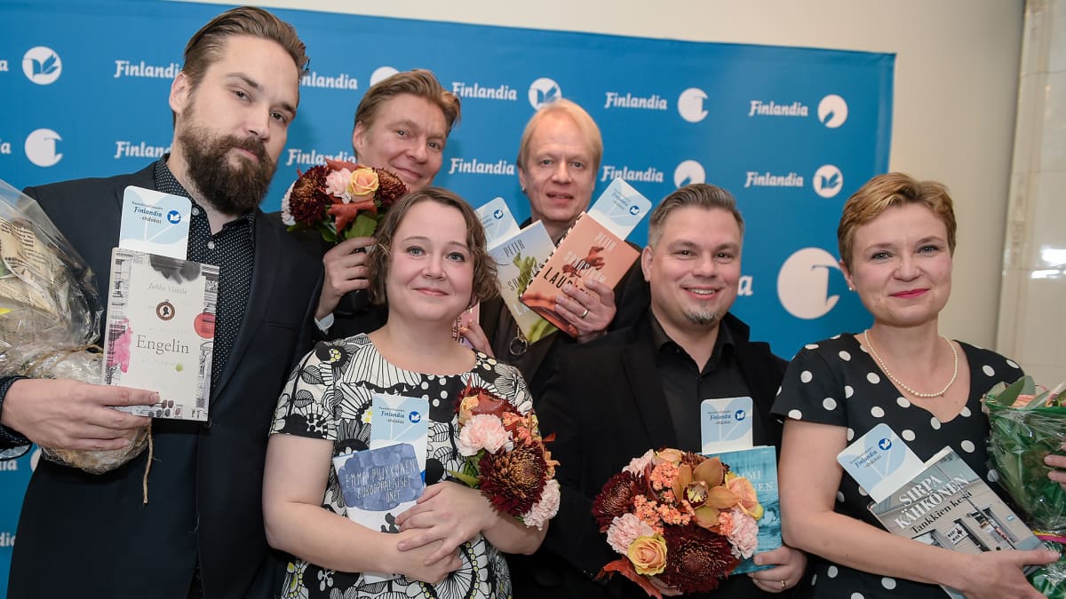 Finlandia-ehdokkaat Jukka Viikilä, Riku Korhonen, Emma Puikkonen, Peter Sandström, Tommi Kinnunen ja Sirpa Kähkönen palkintoehdokkaiden julkistamistilaisuudessa.
