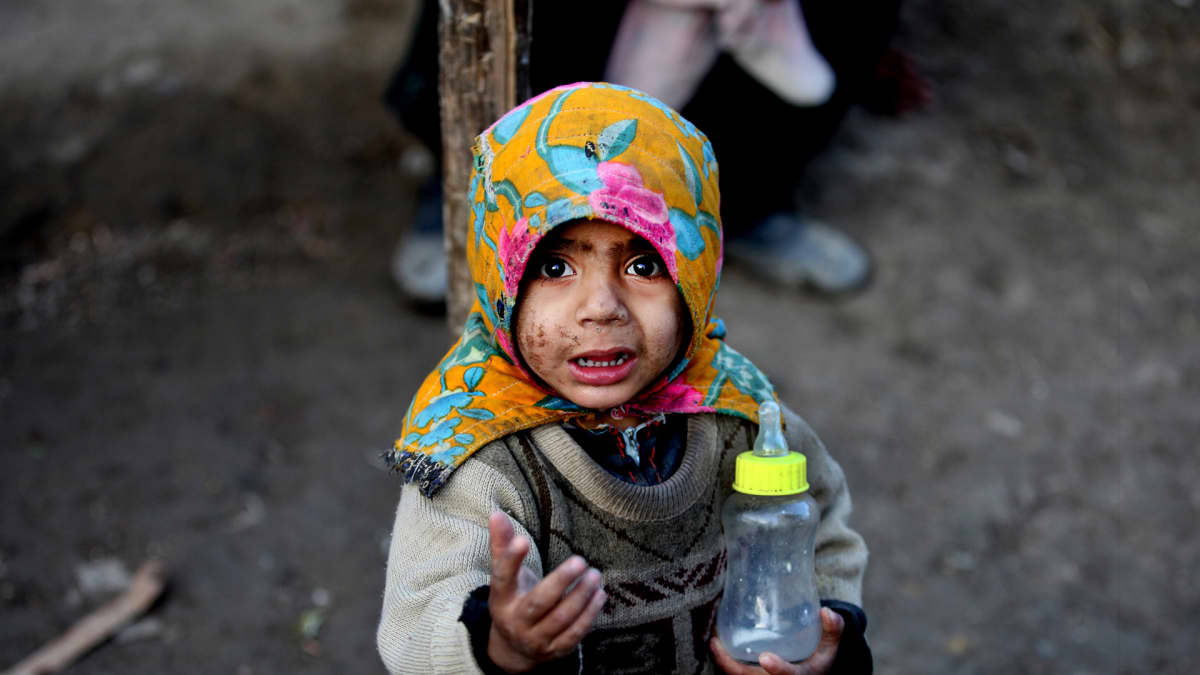Afgaanilapsi pakolaisleirillä Kabulin ulkopuolella tammikuussa 2016.