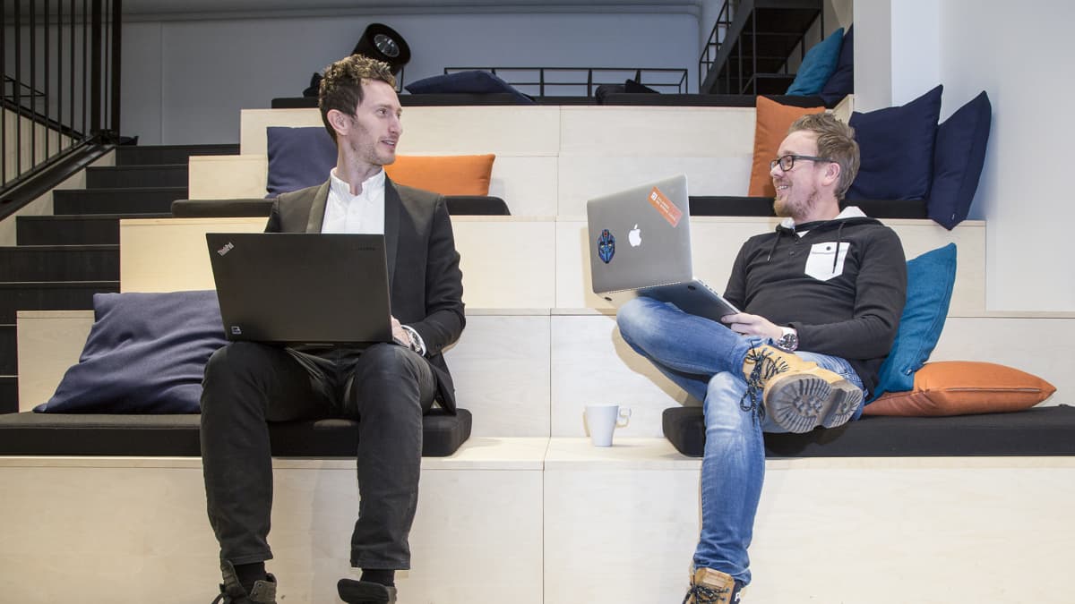 Zalandon Pohjoismaiden johtaja Kenneth Melchior ja helsinki Tech hubin tuotekehitysjohtaja Pekka Kosonen.