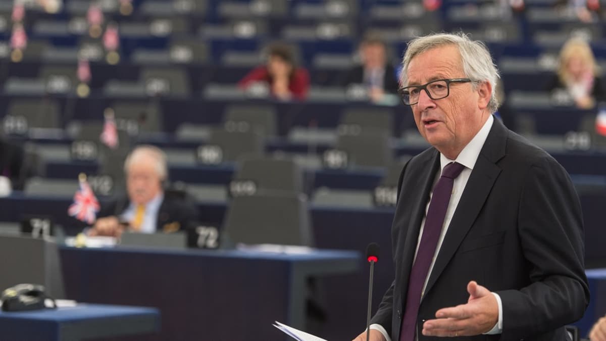 EUroopan komission puheenjohtaja Jean-Claude Juncker pitämässä puhetta Euroopan parlamentissa, Strasbourgissa.