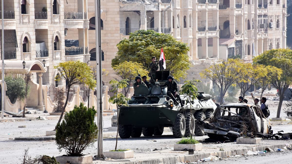 Syyrian sotilaita partioimassa Aleppossa 12. marraskuuta.
