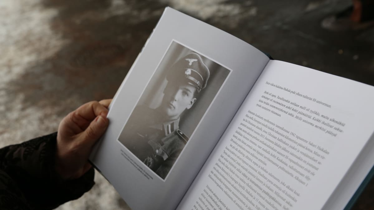 Historioitsija-tietokirjailija Mirja Turunen käsittelee uudessa kirjassaan Suomesta Hitlerin eliittijoukkoihin lähteneitä SS-sotureita.