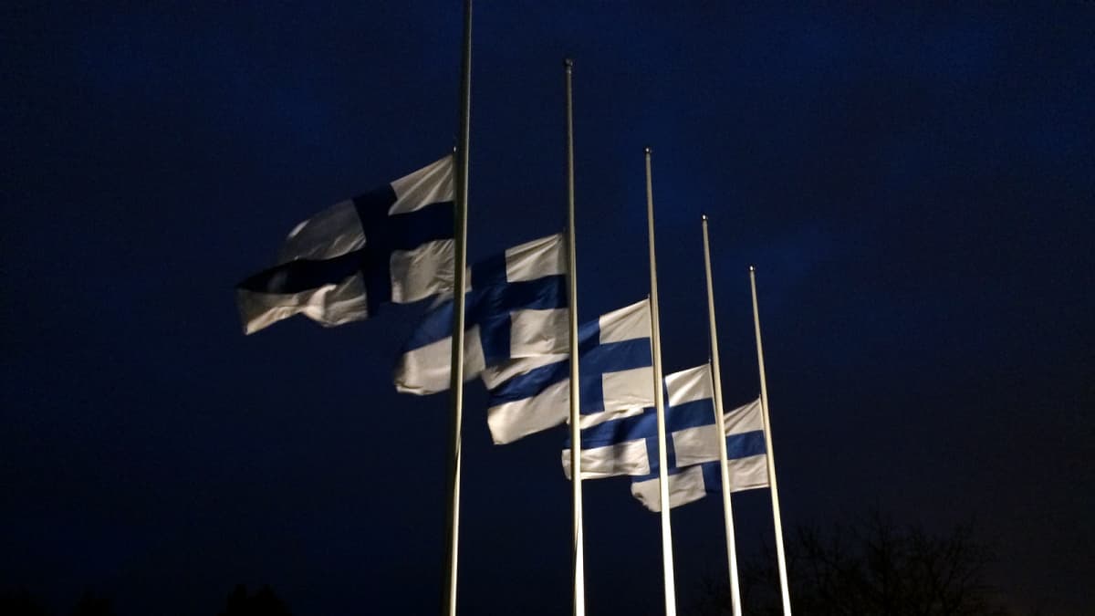 Suomen liput puolitangossa
