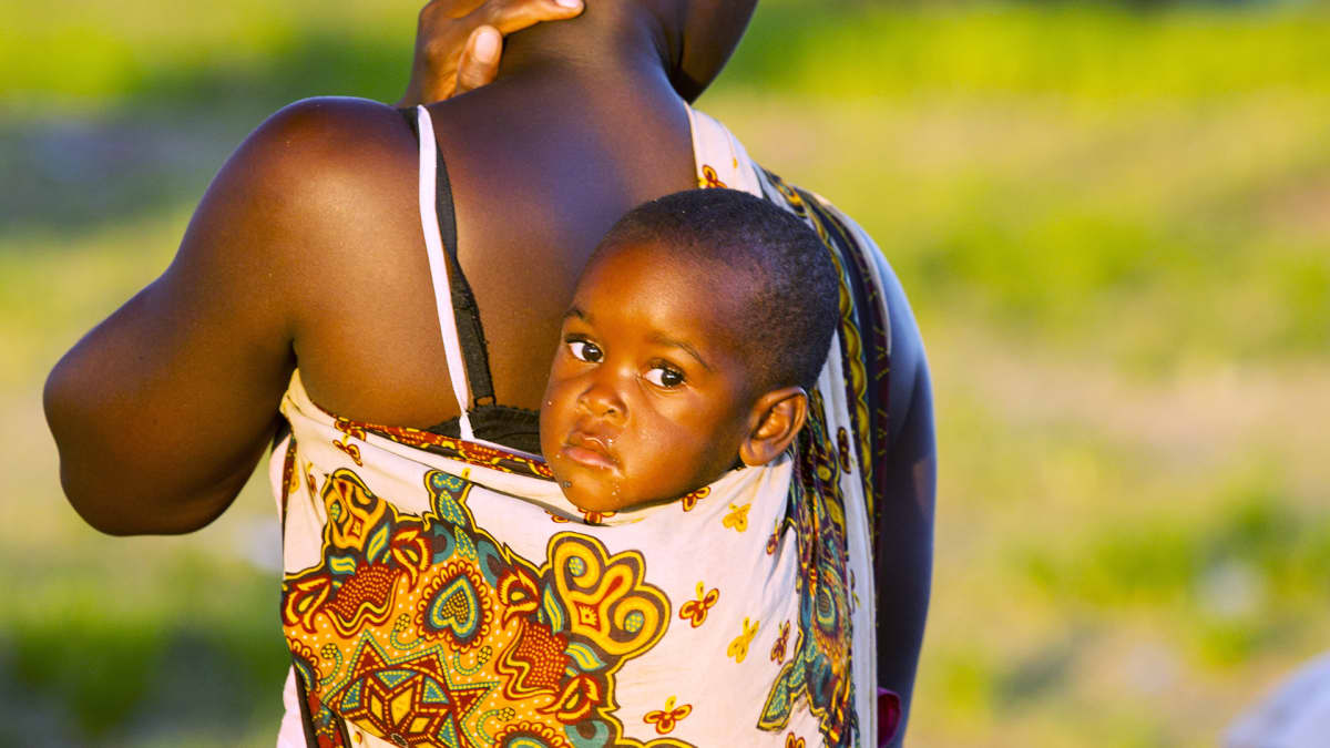 Äiti ja lapsi Malawissa.